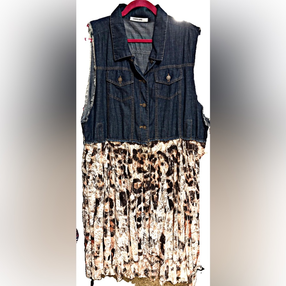 ✨NWT Origami Denim Vest w Animal Print Lace